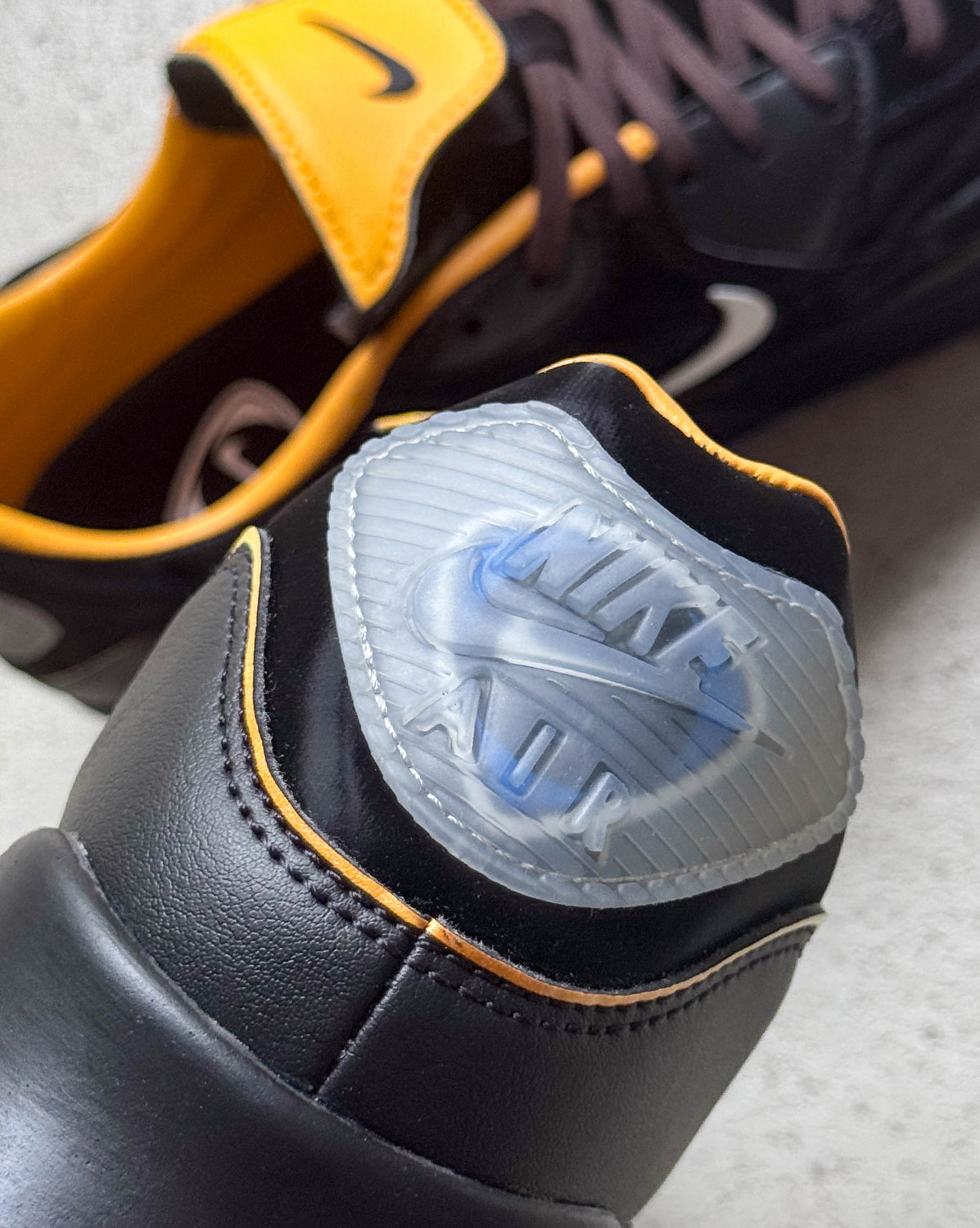 Nike	Air Max 90 *Mercurial*