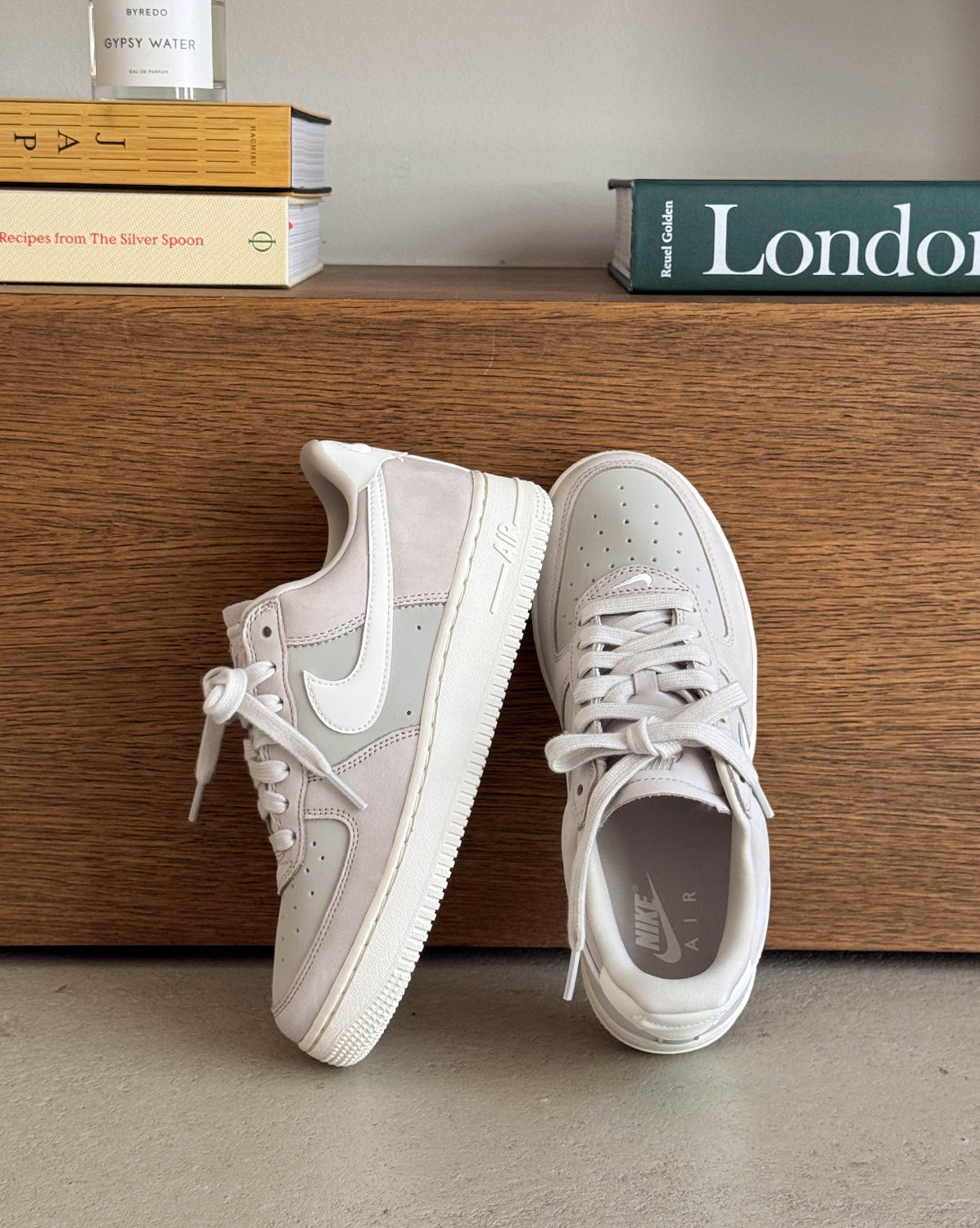 Nike Wmns Air Force 1 Retro Premium