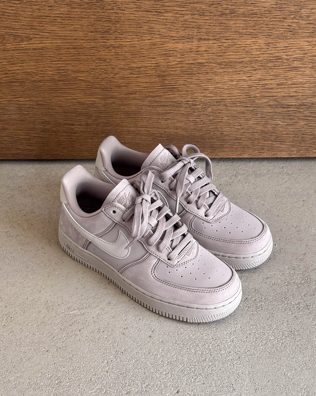 Nike Wmns Air Force 1 Retro Premium