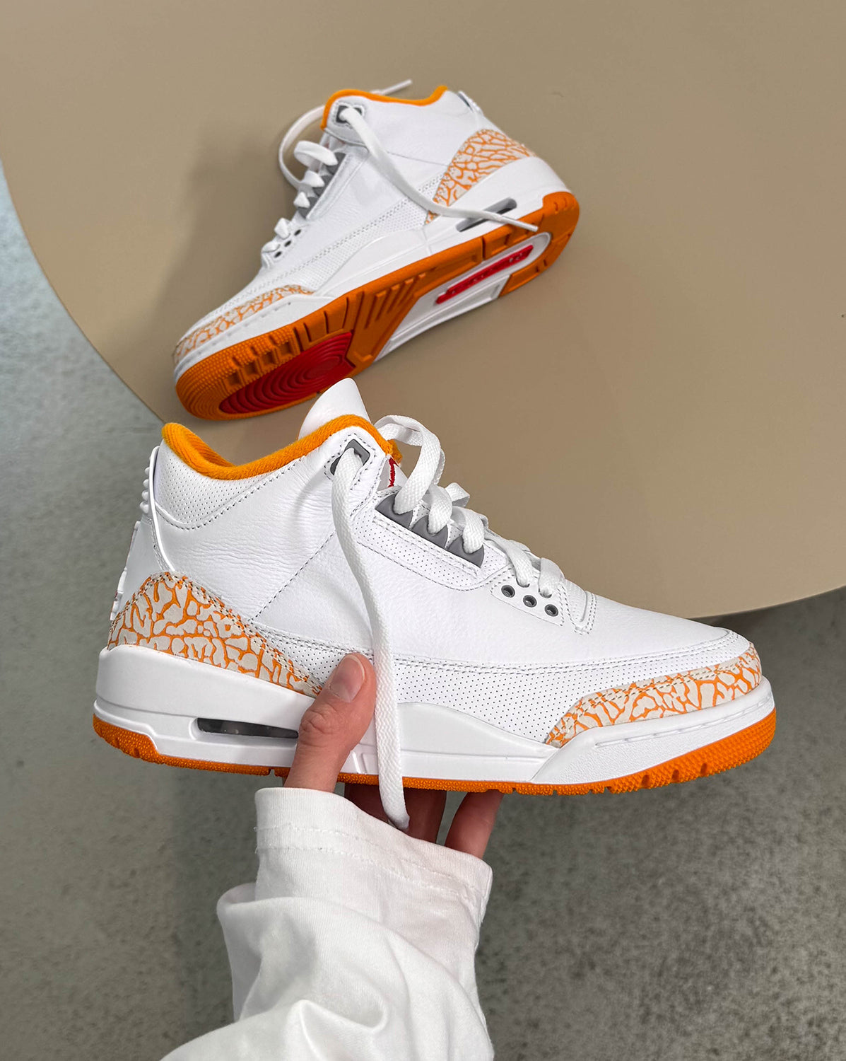 Nike Wmns Air Jordan 3 Retro *White and Orange Peel*