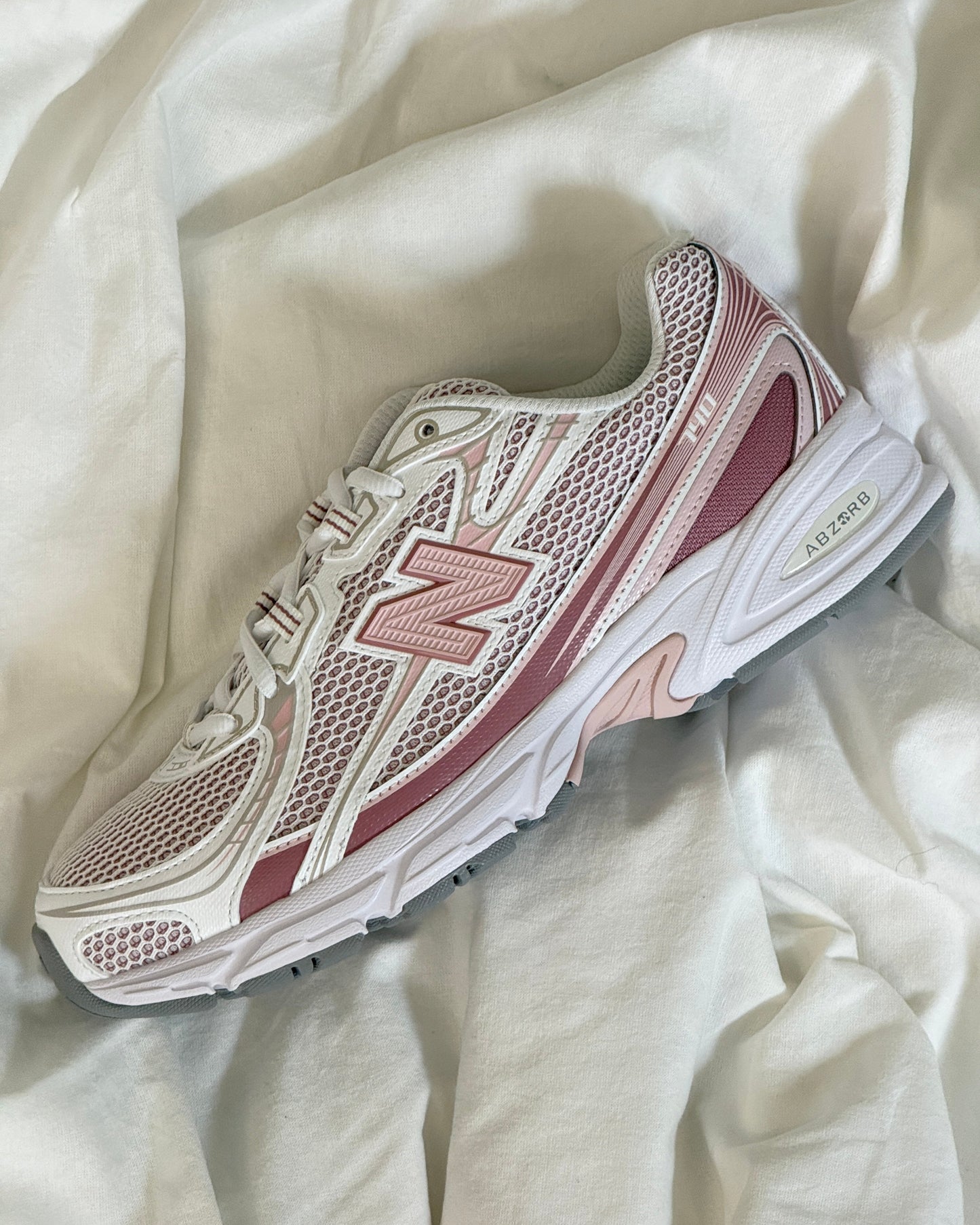 New Balance 740