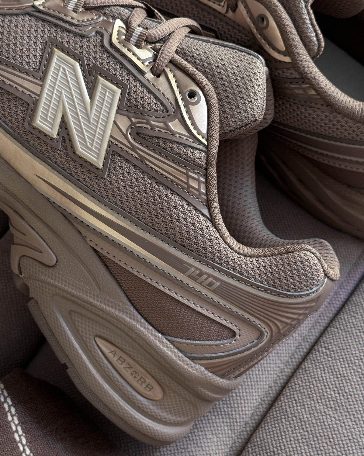 New Balance 740