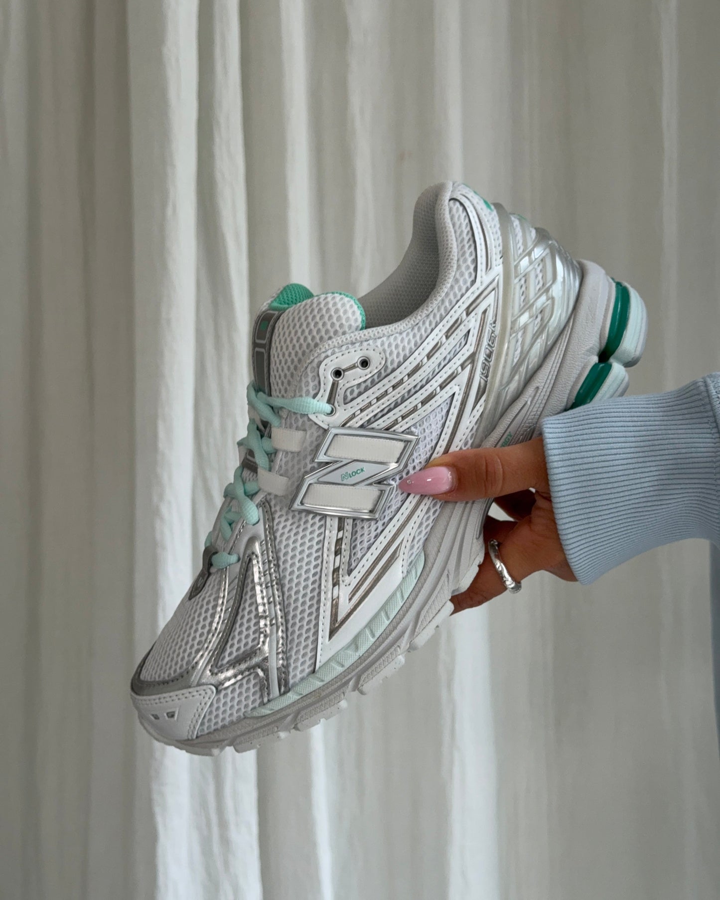 New Balance 1906R