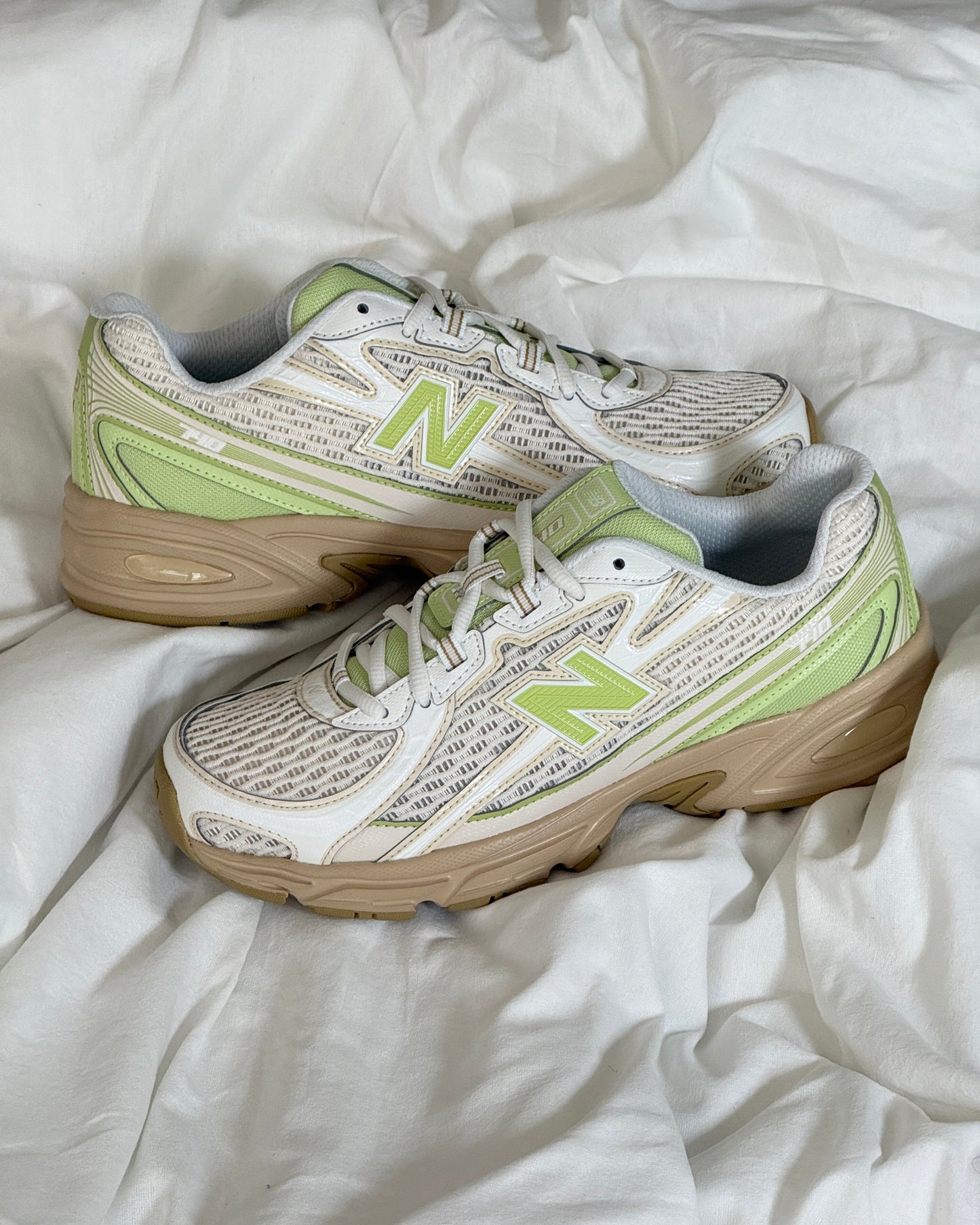 New Balance 740