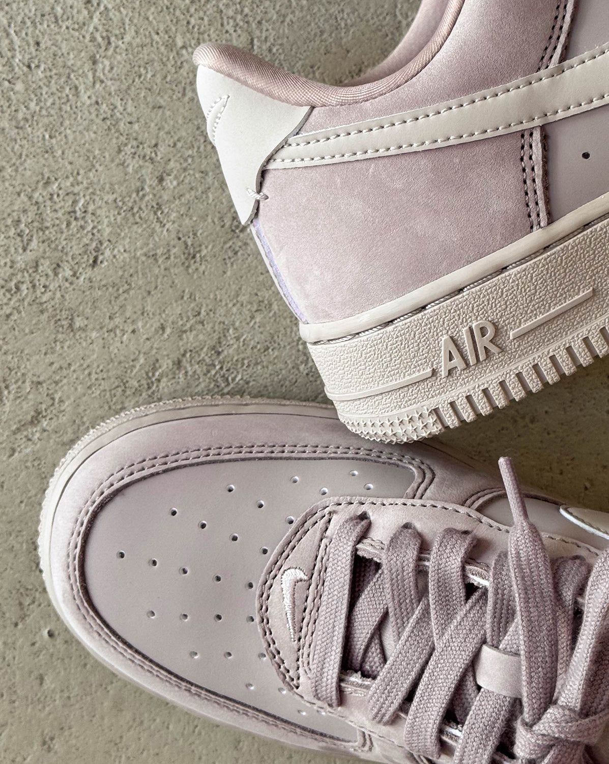 Nike Wmns Air Force 1 Retro Premium
