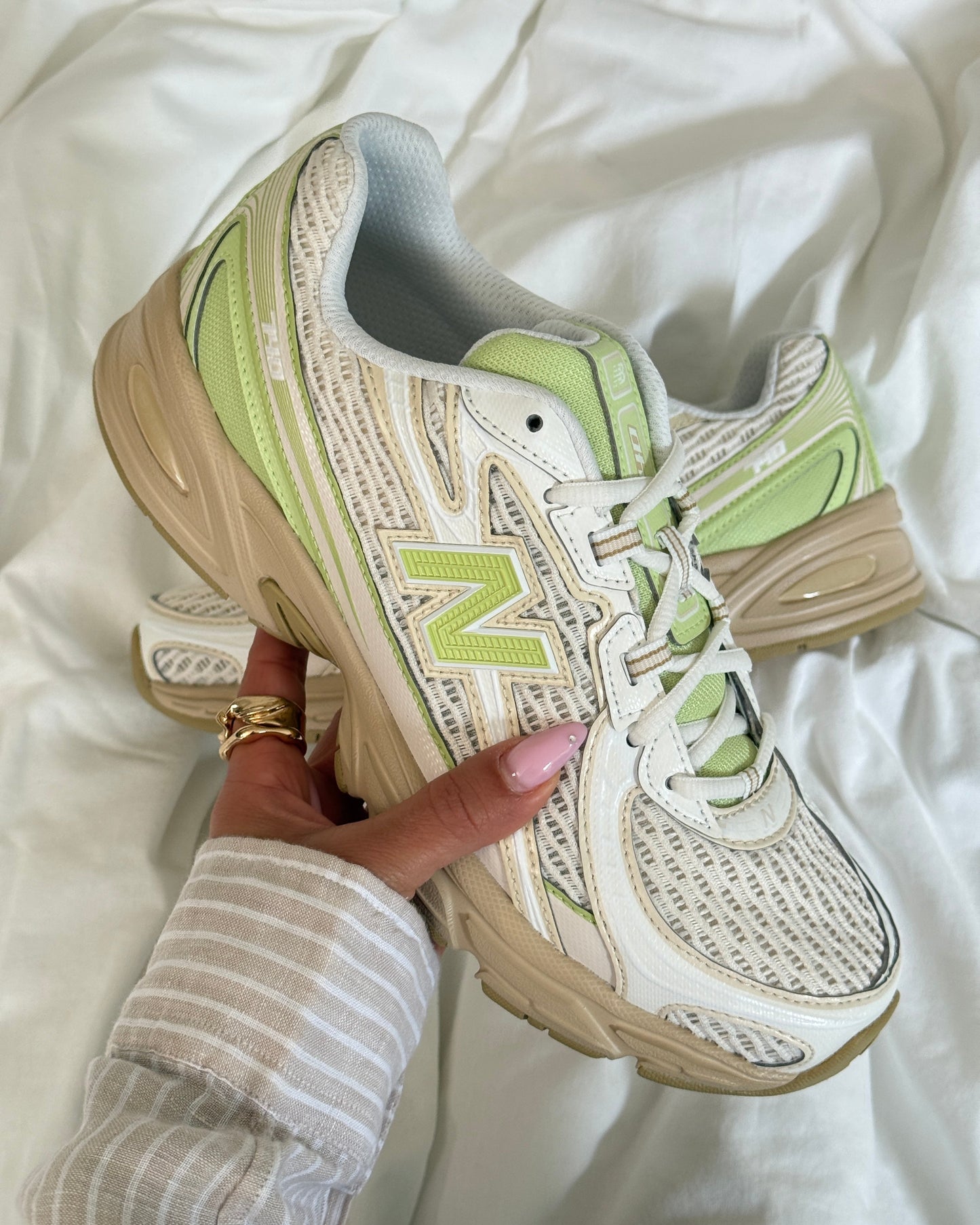 New Balance 740