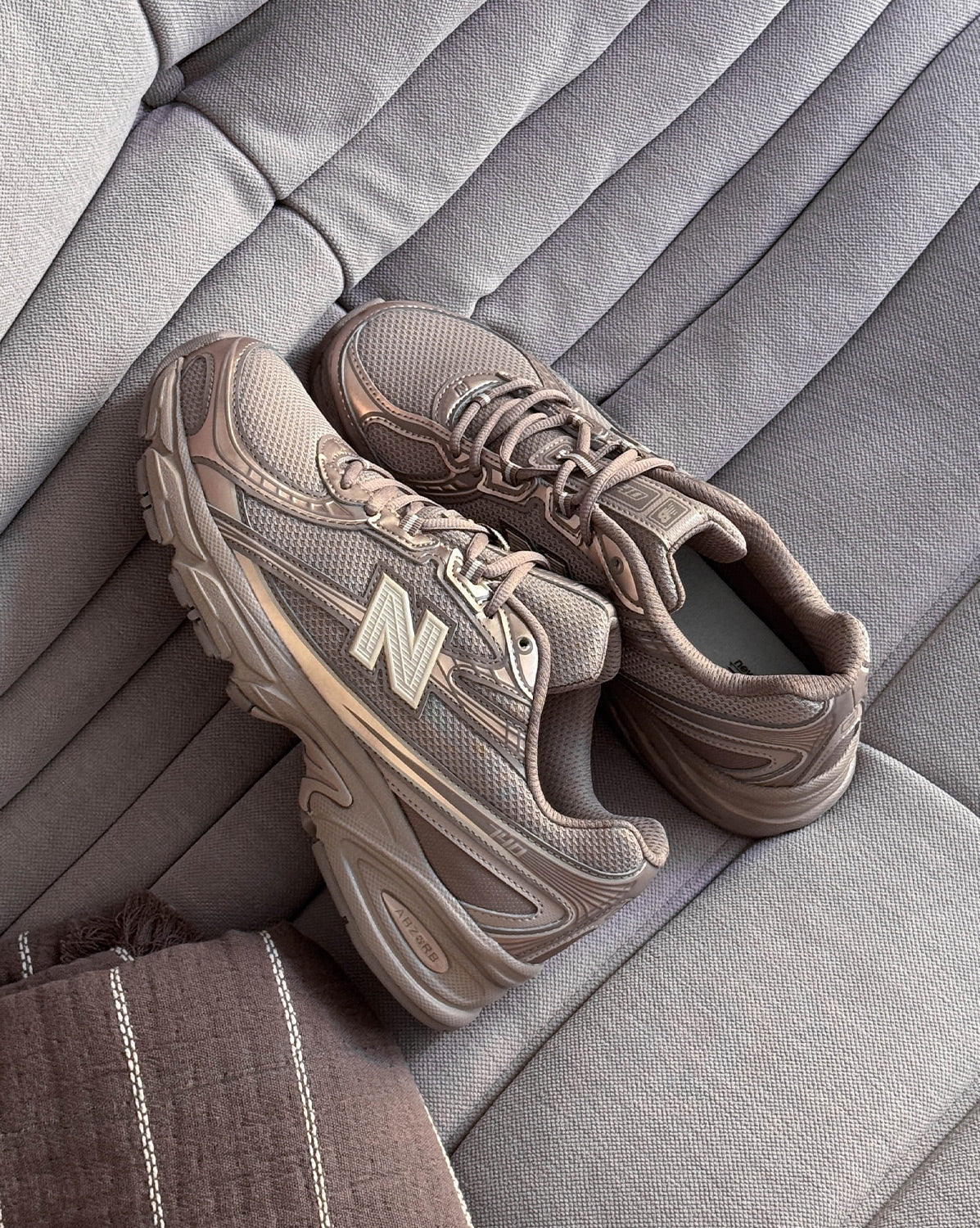 New Balance 740