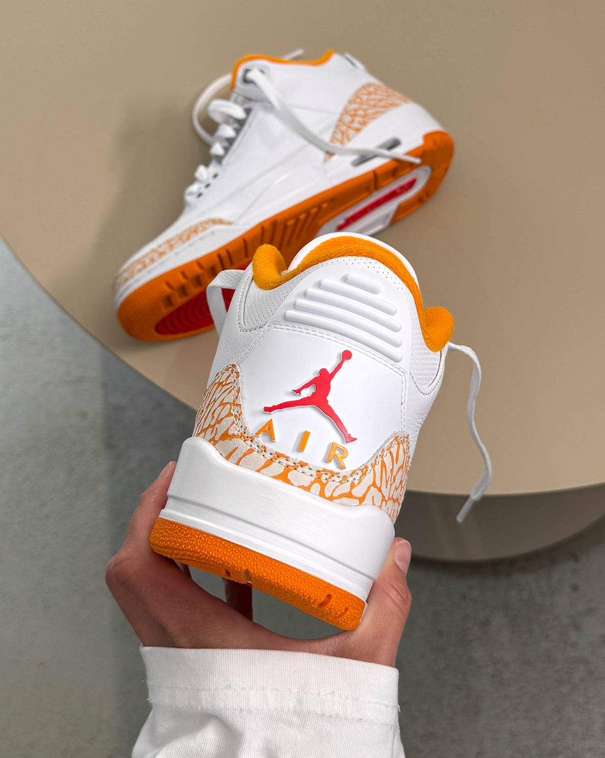Nike Wmns Air Jordan 3 Retro *White and Orange Peel*
